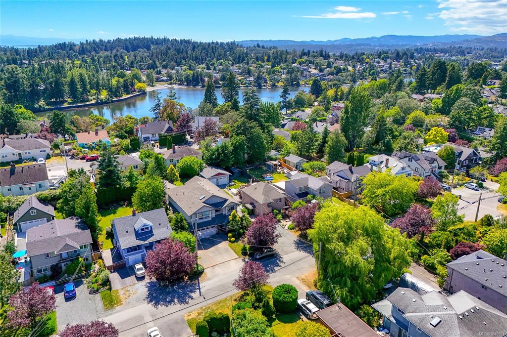Fourth View of 367 Vincent Ave, Saanich, BC, V9A 2G8