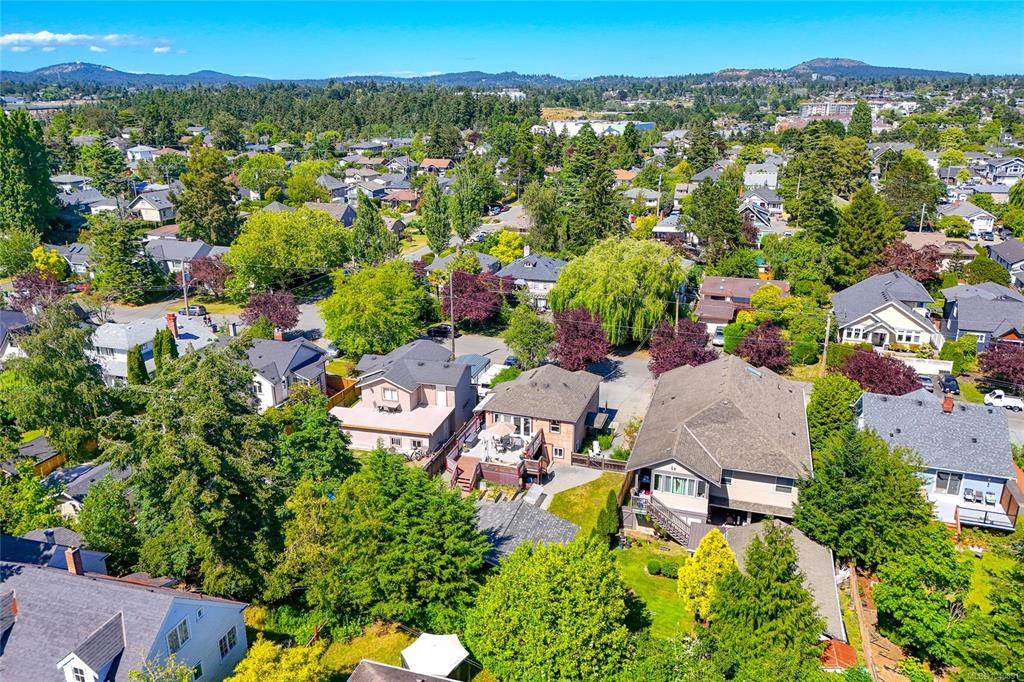 Fifth View of 367 Vincent Ave, Saanich, BC, V9A 2G8