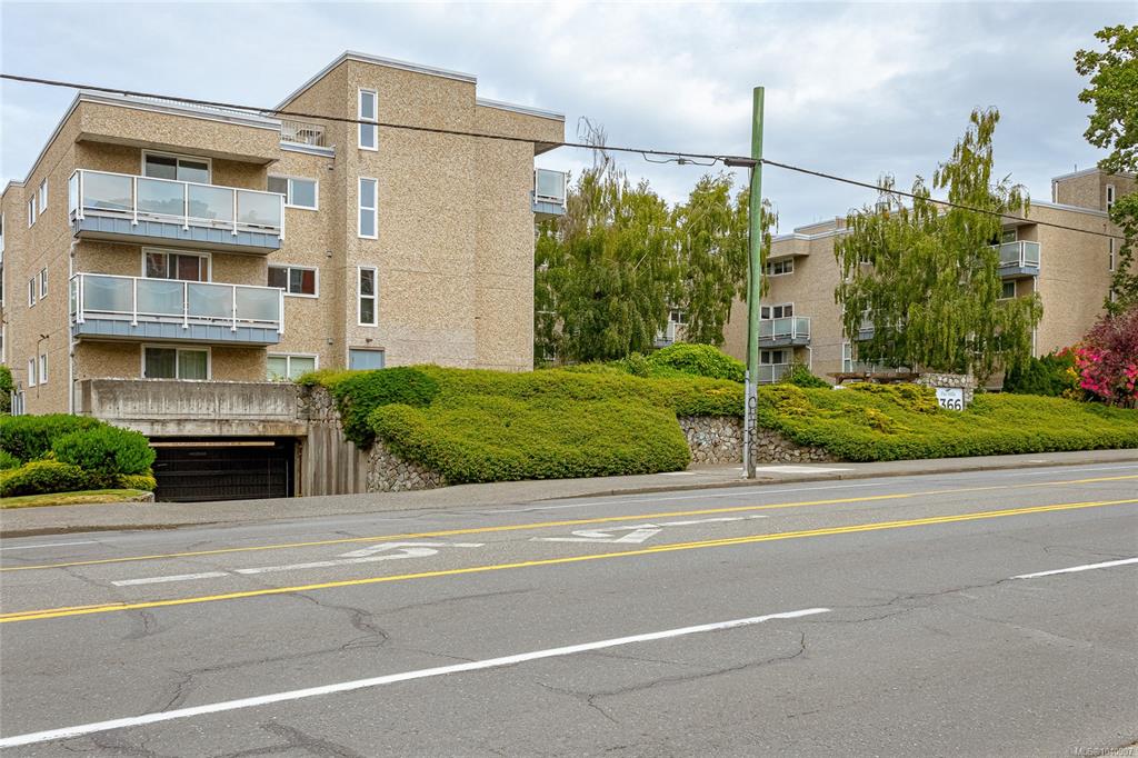 1366 Hillside Ave, 1040907, BC,