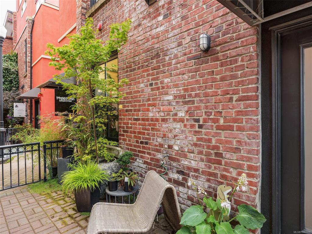 Third View of 532 1 2 Fisgard St, Dragon Alley, Victoria, BC, V8W 1R4