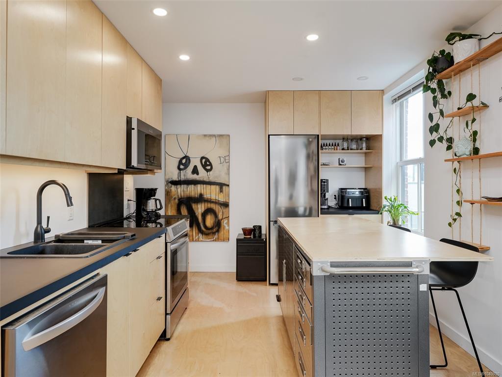 Fourth View of 532 1 2 Fisgard St, Dragon Alley, Victoria, BC, V8W 1R4