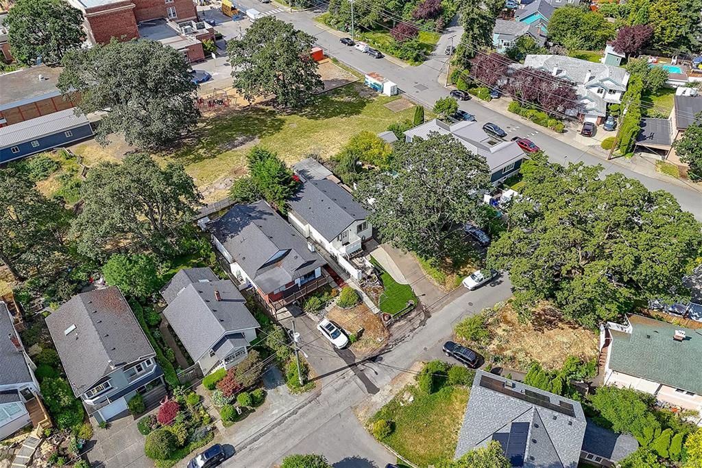 Second View of 1519 Pearl St, Victoria, BC, V8R 2Y8