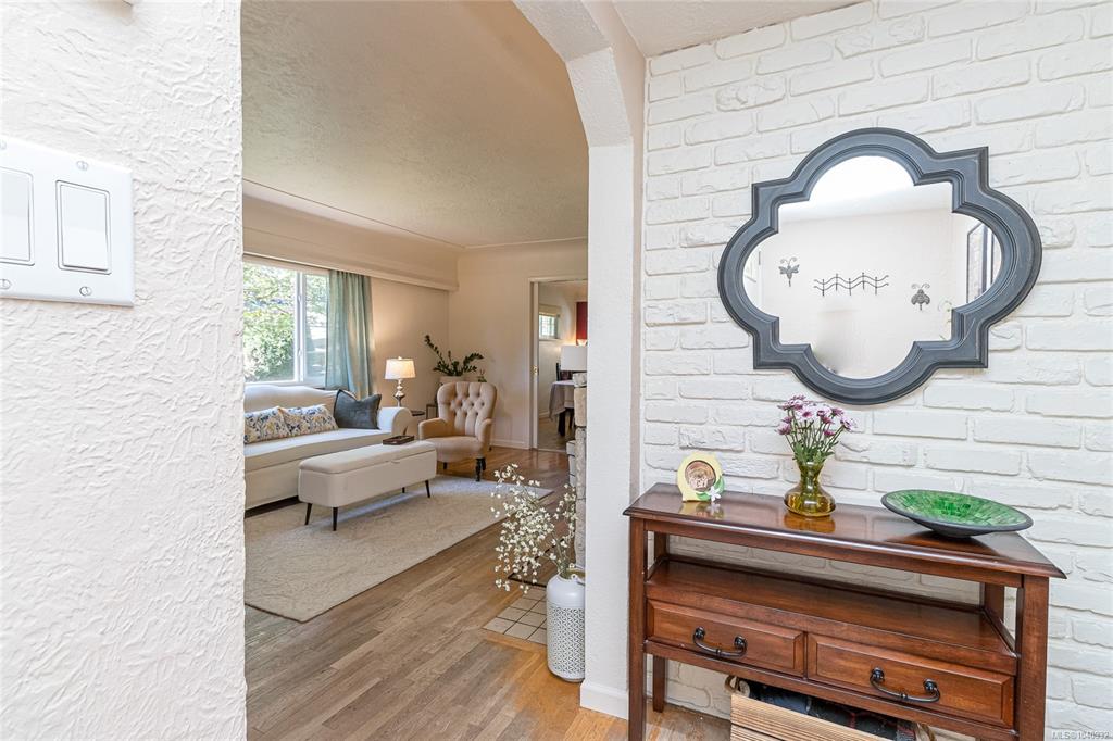 Fifth View of 610 Kent Rd, Saanich, BC, V8Z 1Z1
