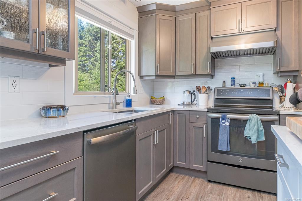 Third View of 6340 Island Hwy W, Qualicum Beach, BC, V9K 2E5