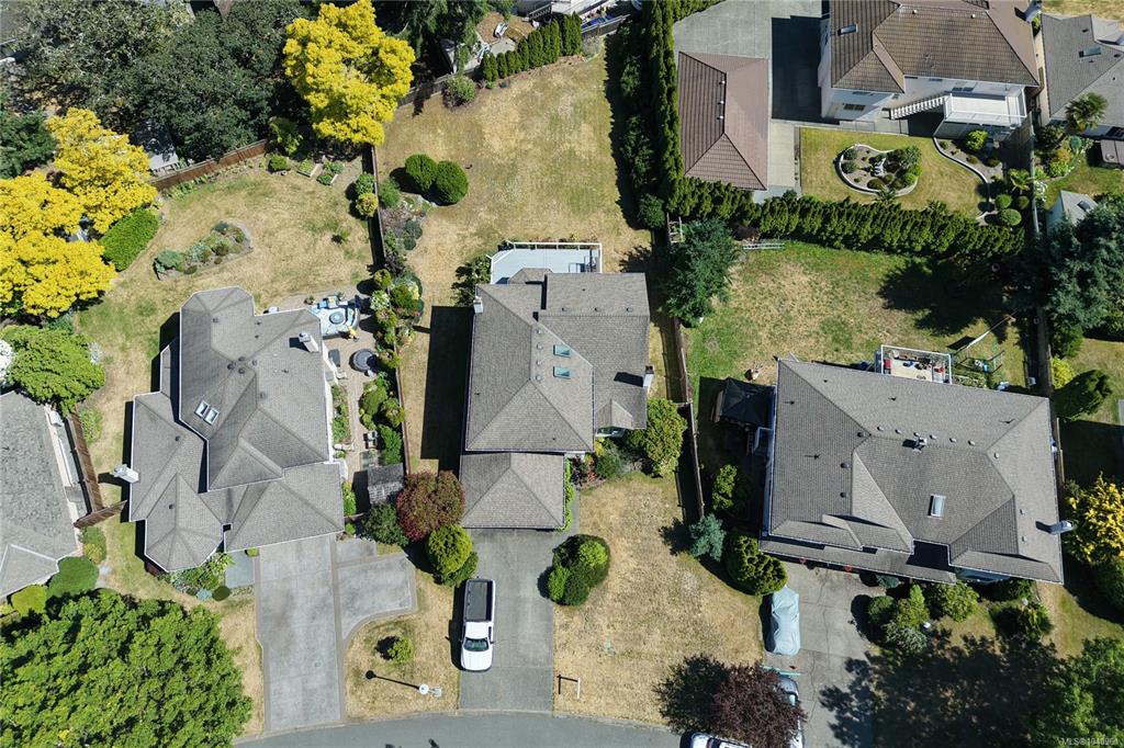 Third View of 4767 Elliot Pl, Saanich, BC, V8Y 3E4