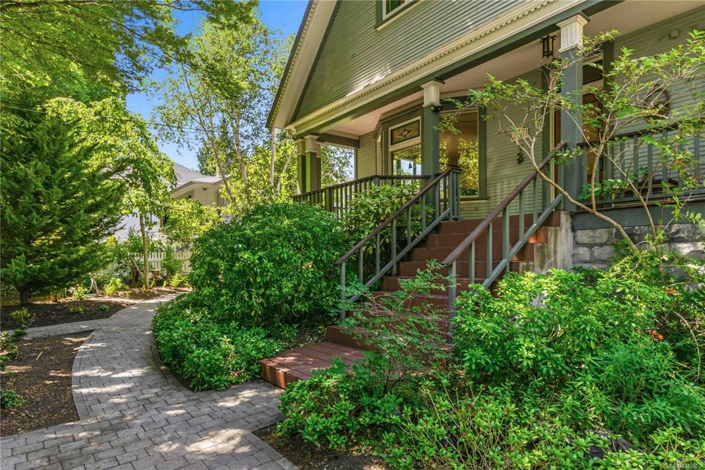 Third View of 2232 Belmont Ave, Victoria, BC, V8R 3E8