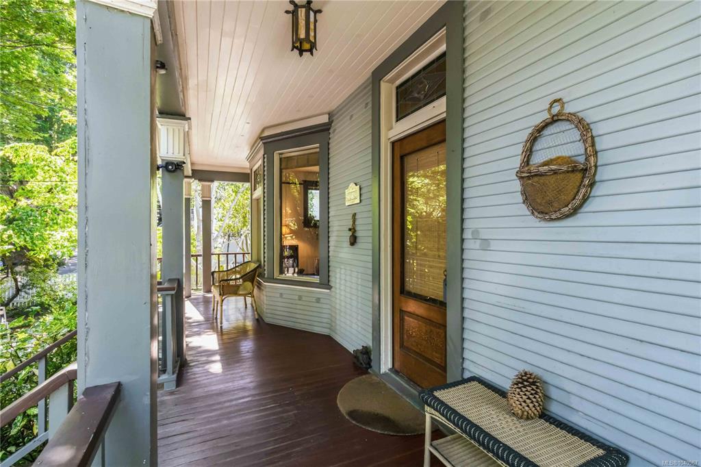 Fifth View of 2232 Belmont Ave, Victoria, BC, V8R 3E8