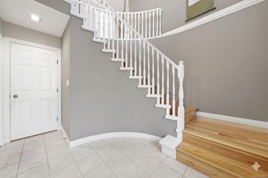 Fifth View of 1185 Rock St, Saanich, BC, V8P 2C1