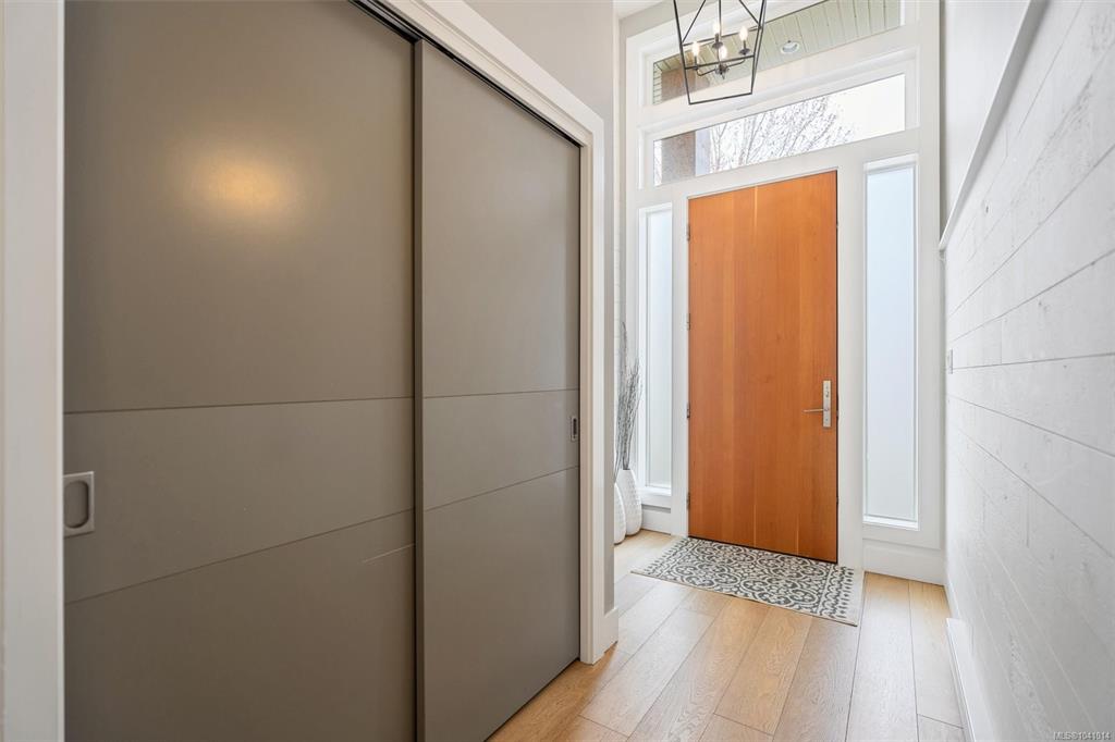 Third View of 433 Regency Pl, Colwood, BC, V9C 0H9