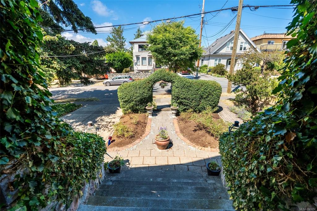 Fourth View of 1415 Gladstone Ave, Victoria, BC, V8R 1S2