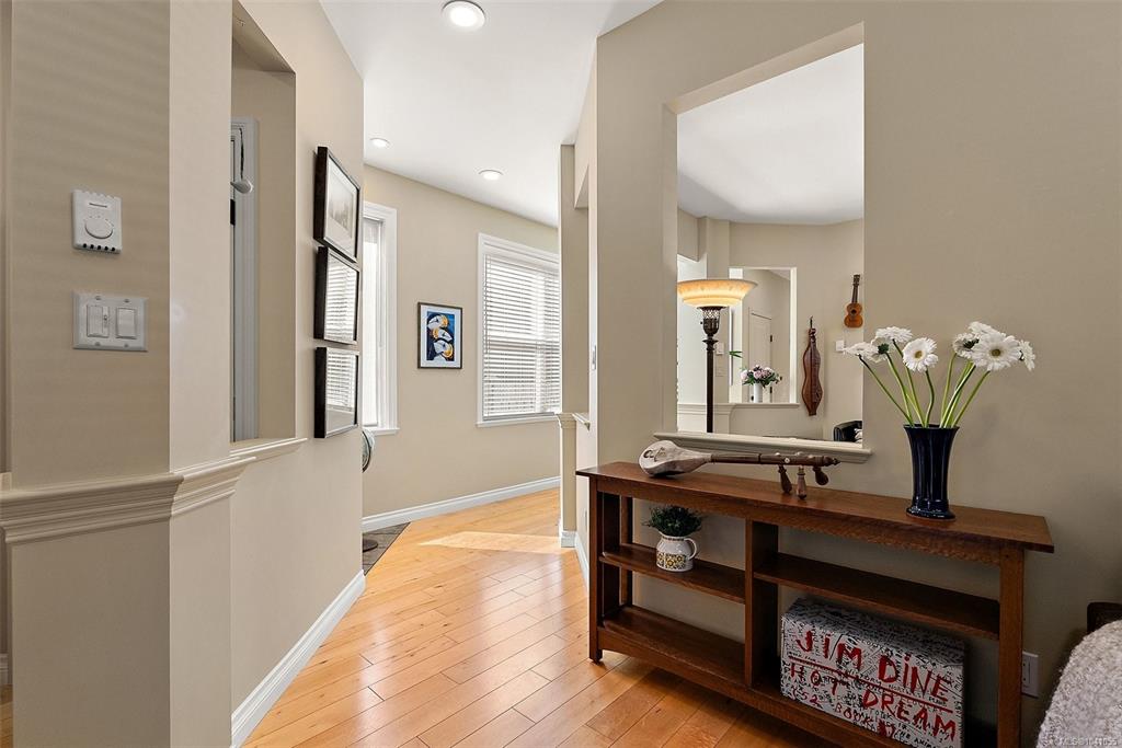 Fifth View of 1245 Rudlin St, Victoria, BC, V8V 3R8