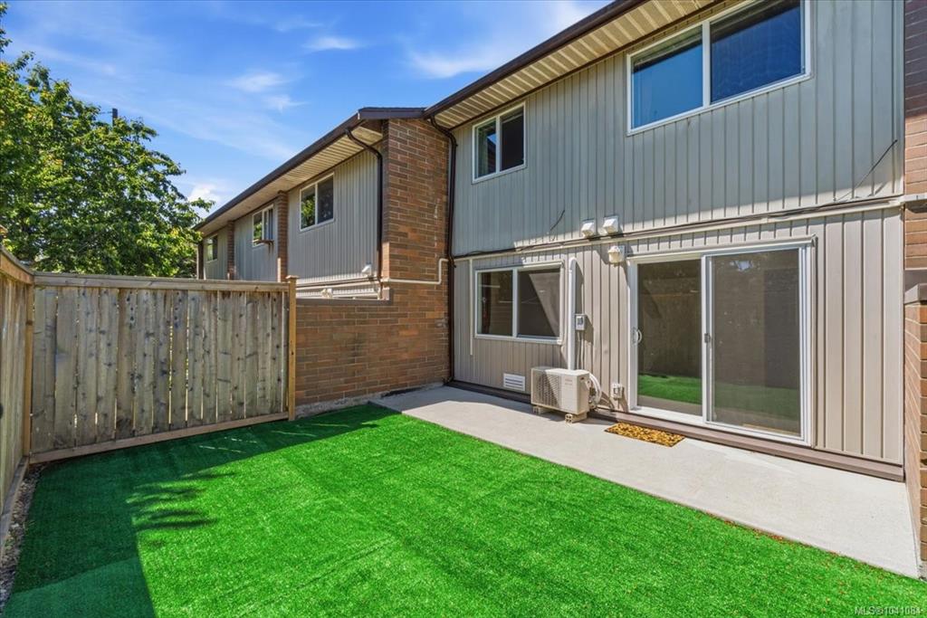 Third View of 285 Harewood Rd, Maple Tree Village, Nanaimo, BC, V9Y 2Z1