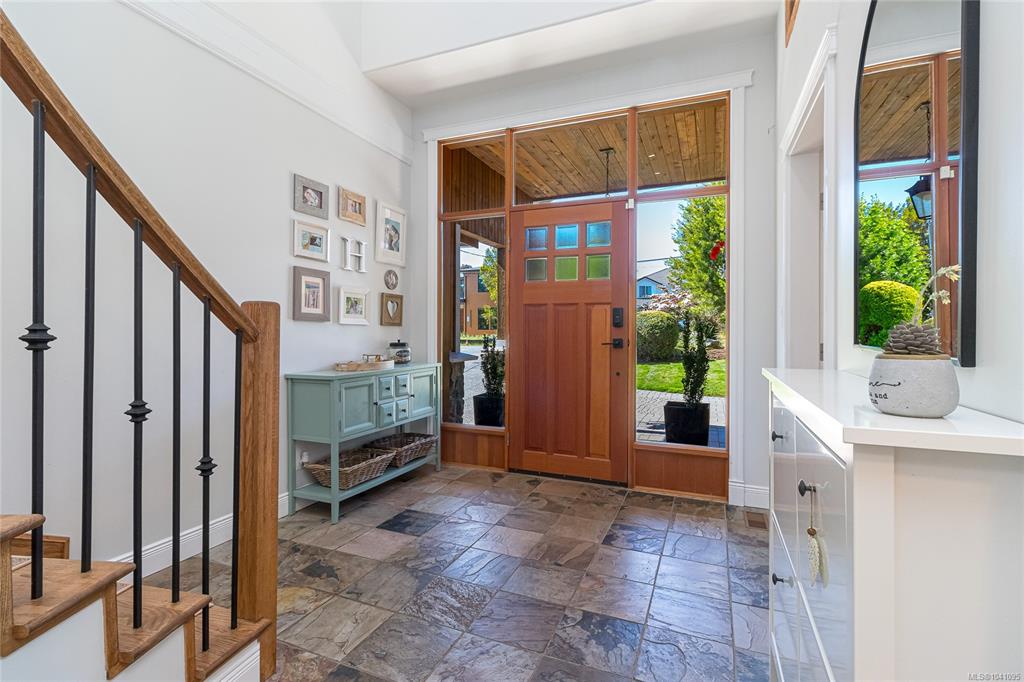 Fifth View of 1786 Barrie Rd, Saanich, BC, V8N 2W7