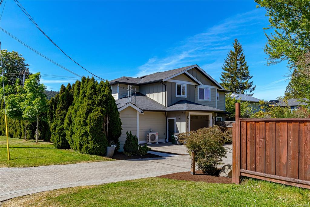 Third View of 1602 Kenmore Rd, Saanich, BC, V8N 2E4