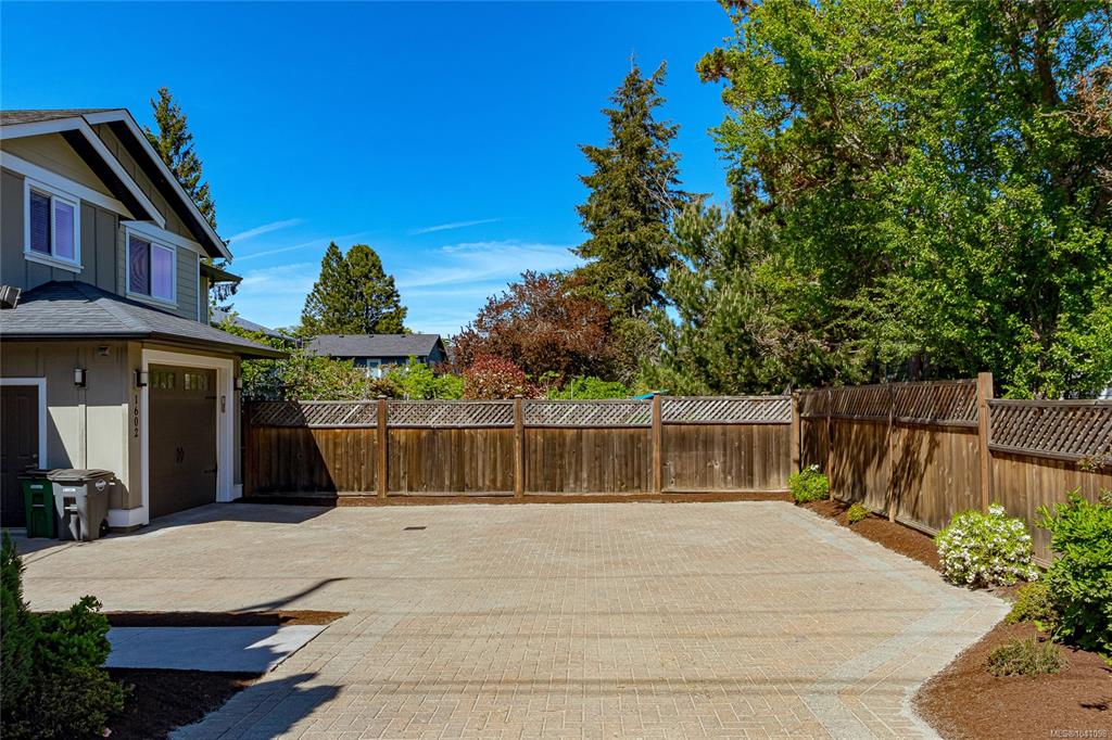 Fourth View of 1602 Kenmore Rd, Saanich, BC, V8N 2E4