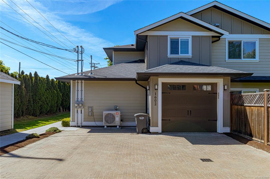 Fifth View of 1602 Kenmore Rd, Saanich, BC, V8N 2E4