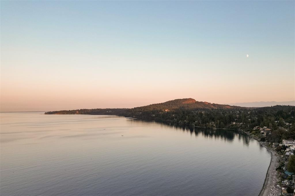 Third View of 5097 Cordova Bay Rd, Saanich, BC, V8Y 2K1