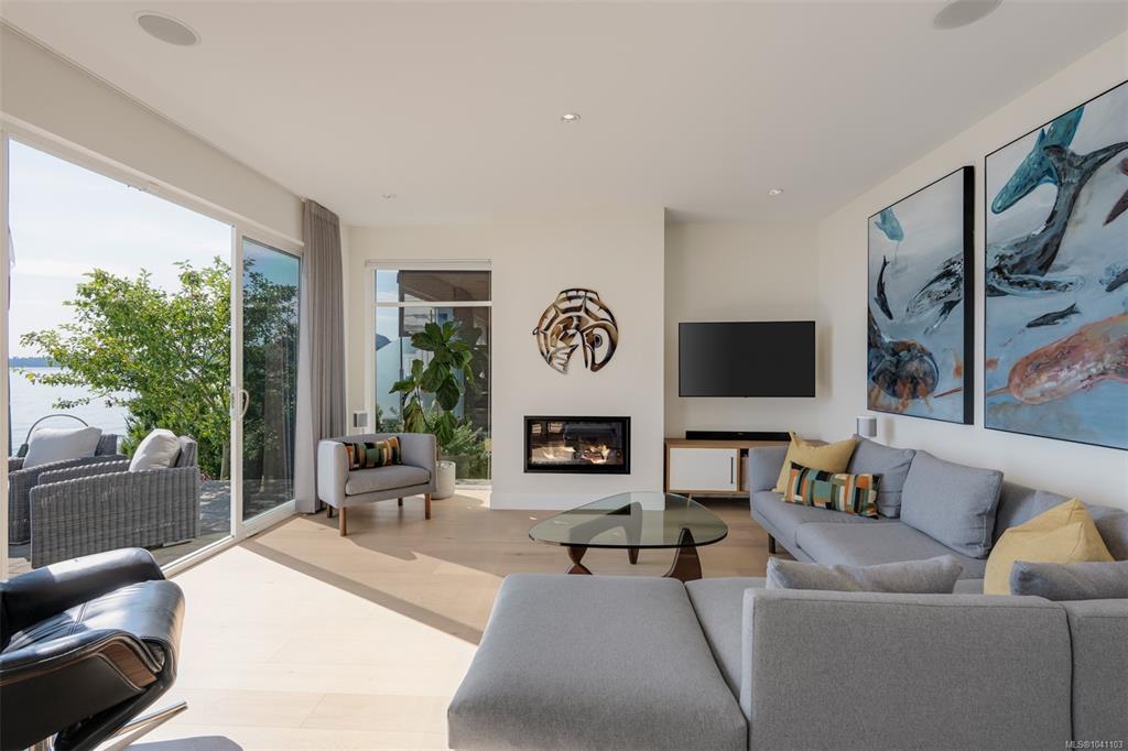 Fifth View of 5097 Cordova Bay Rd, Saanich, BC, V8Y 2K1