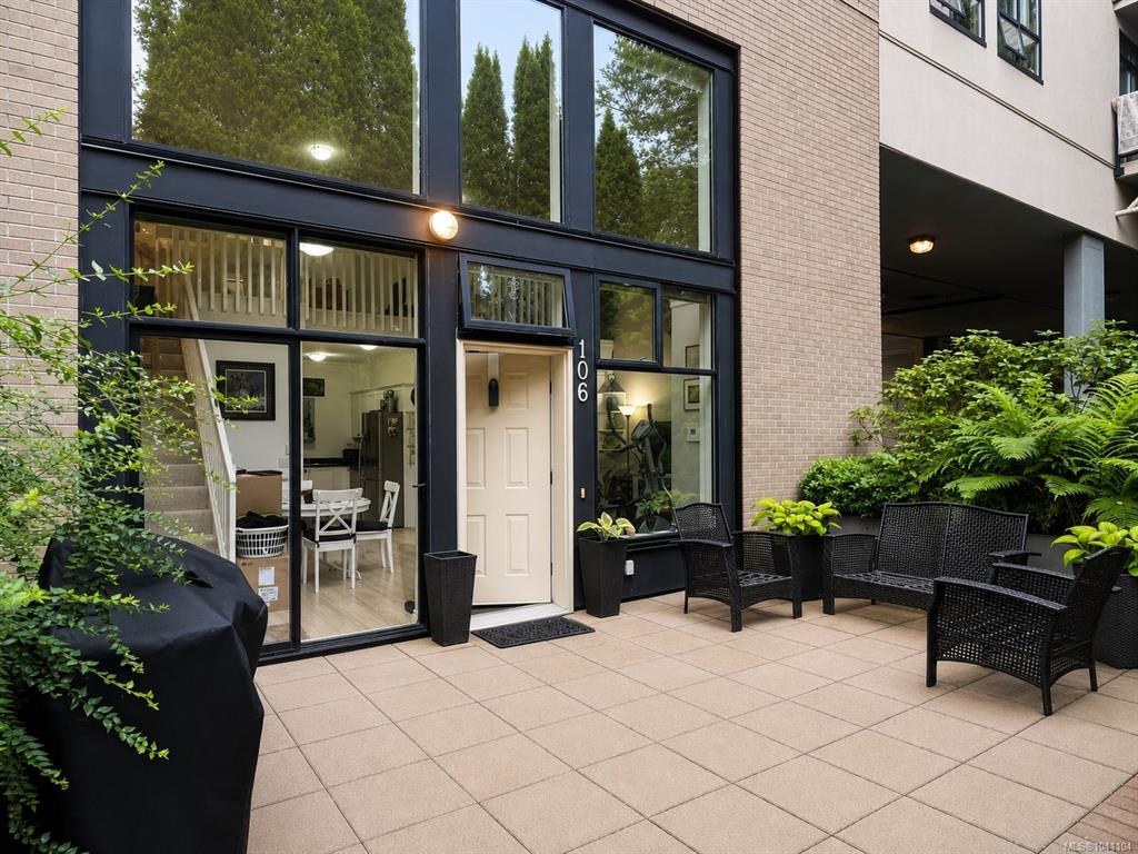 Third View of 820 Short St, Saanich, BC, V8X 2V6