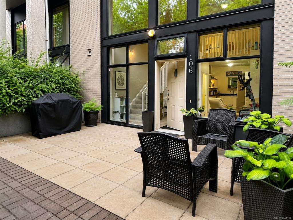 Fourth View of 820 Short St, Saanich, BC, V8X 2V6