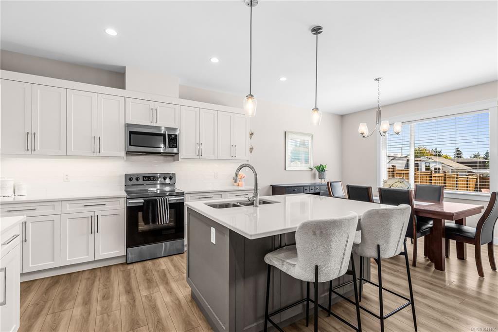 Fifth View of 110 Nikola Rd, Campbell River, BC, V9W 0C9