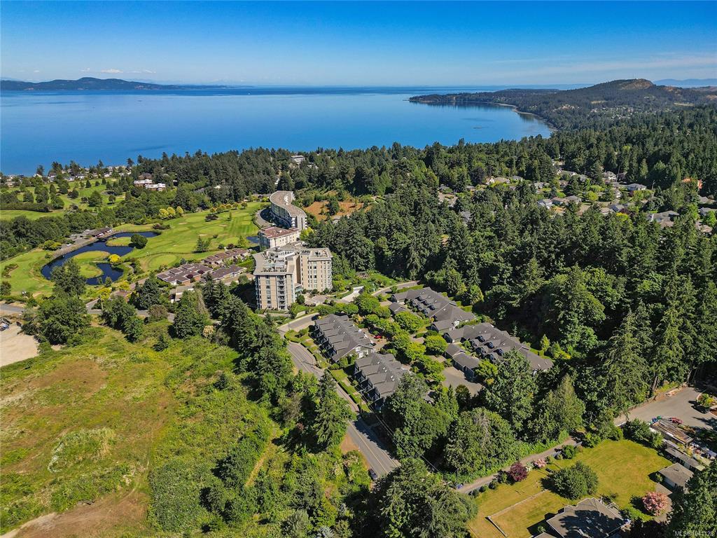 Fourth View of 770 Hill Rise Lane, Saanich, BC, V8Y 3K2