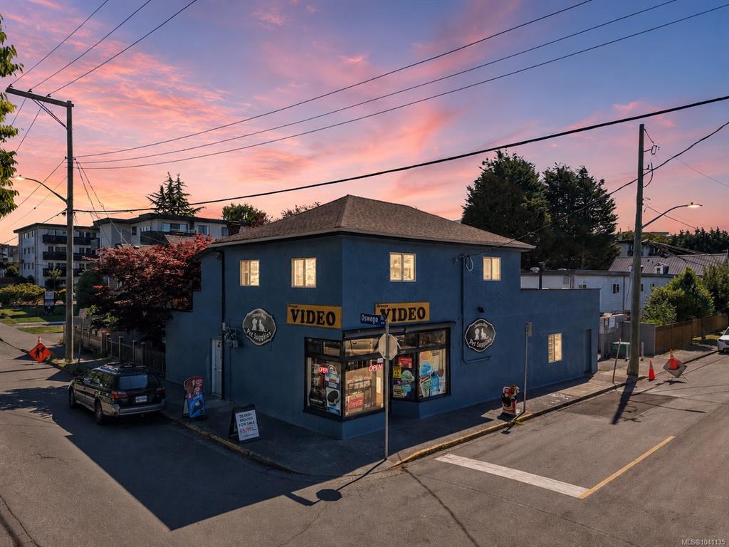 Third View of 300 Beckley Ave, Victoria, BC, V8V 1J6