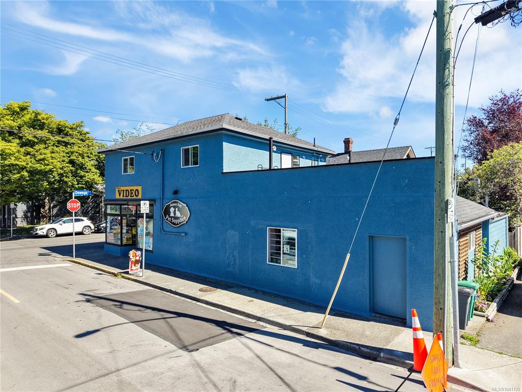 Fourth View of 300 Beckley Ave, Victoria, BC, V8V 1J6