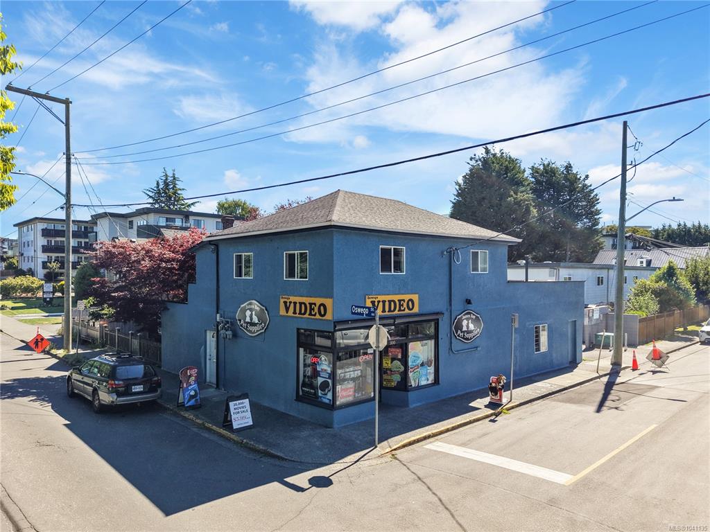 Fifth View of 300 Beckley Ave, Victoria, BC, V8V 1J6