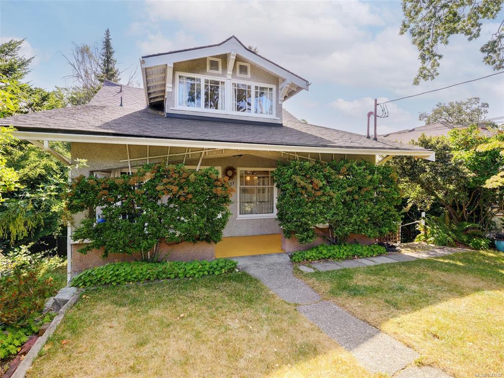 Second View of 1011 Amphion St, Victoria, BC, V8S 4G2