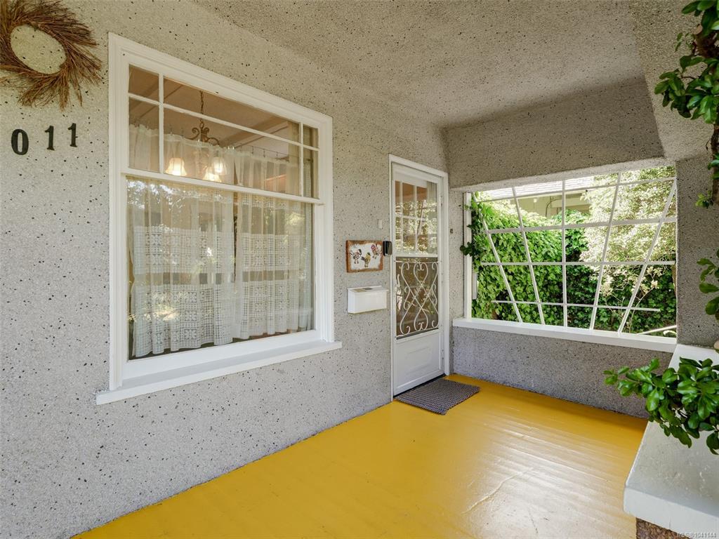 Third View of 1011 Amphion St, Victoria, BC, V8S 4G2