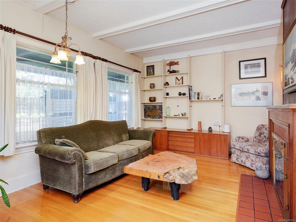 Fifth View of 1011 Amphion St, Victoria, BC, V8S 4G2