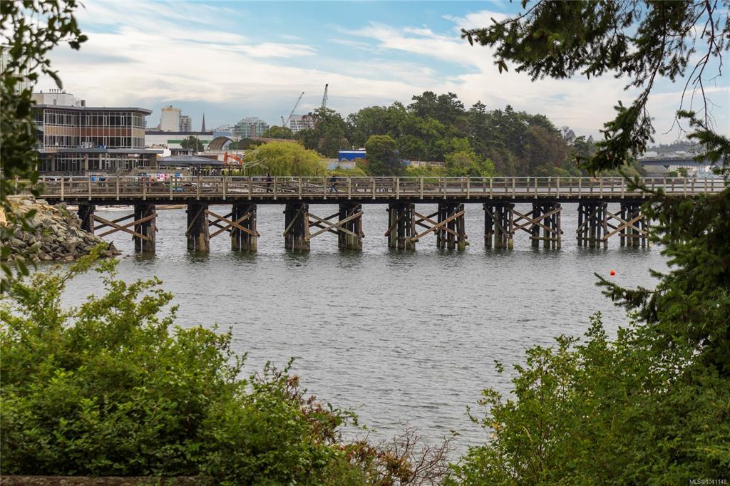Fourth View of 2930 Washington Ave, Victoria, BC, V9A 1P5