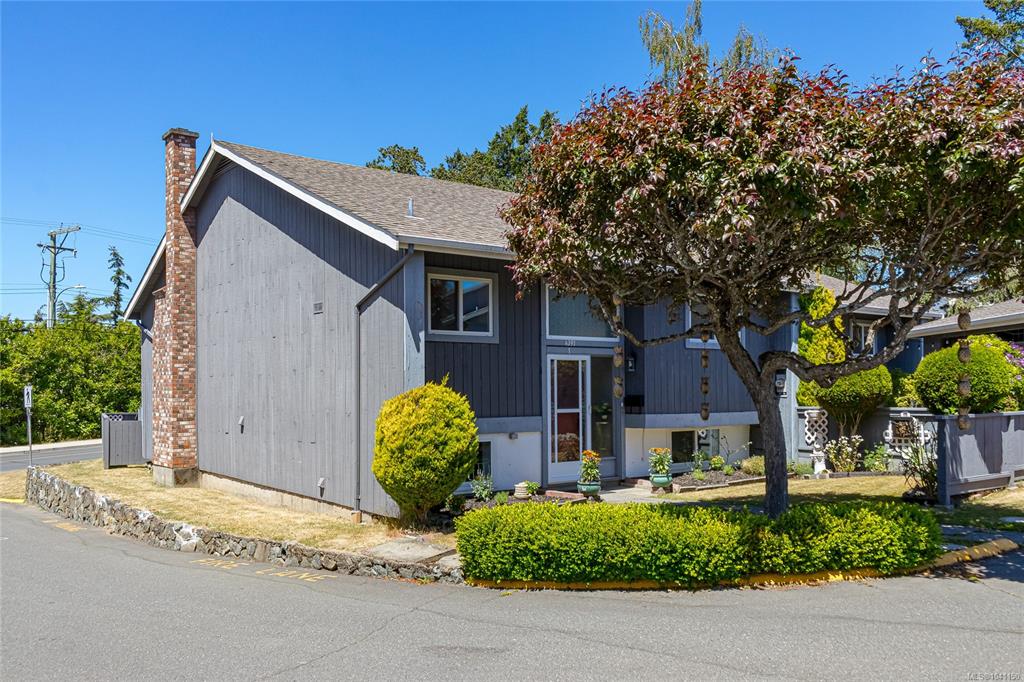 Third View of 4391 Torquay Dr, Torquay Place, Saanich, BC, V8N 3L3