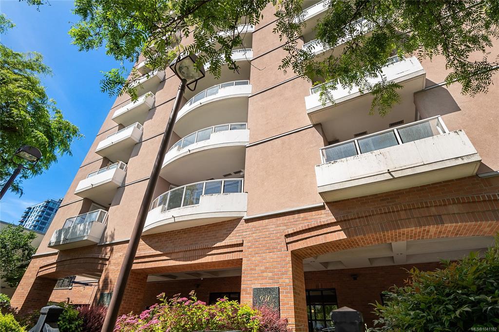 Second View of 930 Yates St, The Manhattan, Victoria, BC, V8V 4Z3