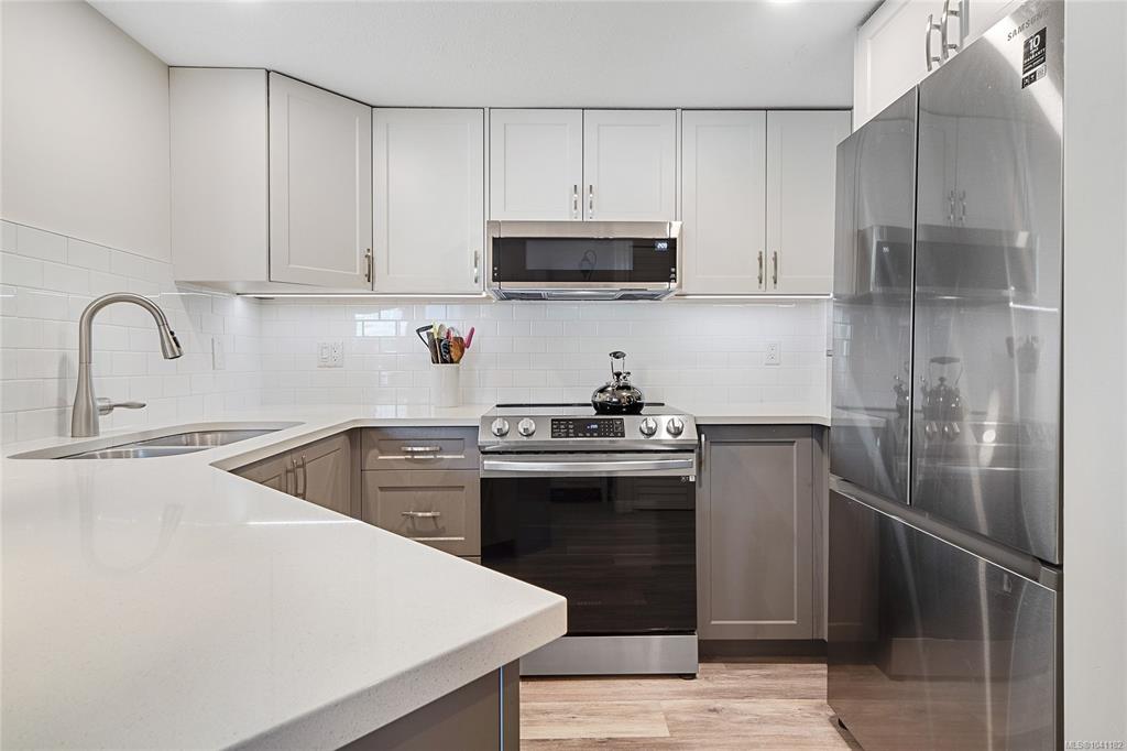 Fourth View of 930 Yates St, The Manhattan, Victoria, BC, V8V 4Z3