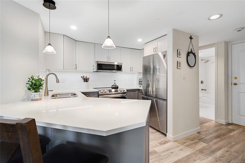 Fifth View of 930 Yates St, The Manhattan, Victoria, BC, V8V 4Z3