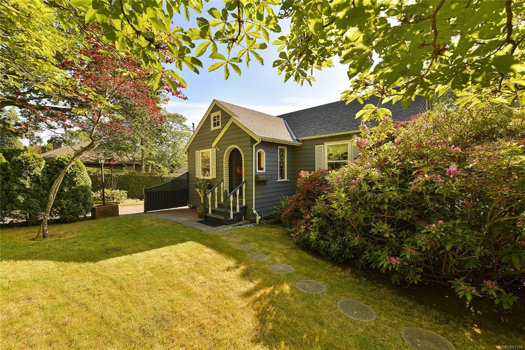 Fifth View of 4296 Cedar Hill Rd, Saanich, BC, V8N 3C5