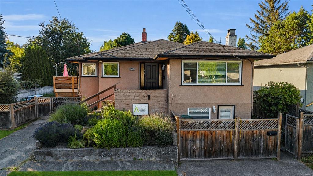 Second View of 1650 Chandler Ave, Victoria, BC, V8S 1N6