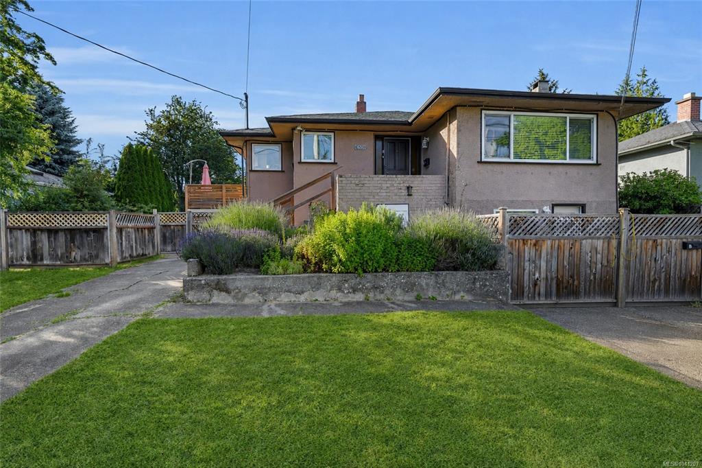 Third View of 1650 Chandler Ave, Victoria, BC, V8S 1N6