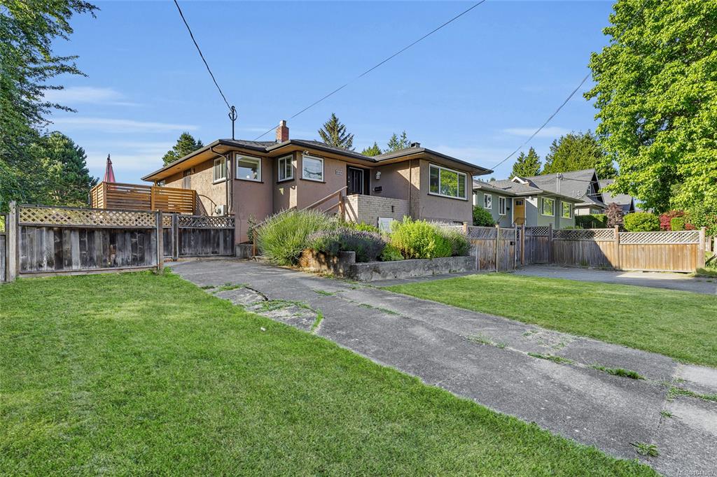 Fourth View of 1650 Chandler Ave, Victoria, BC, V8S 1N6