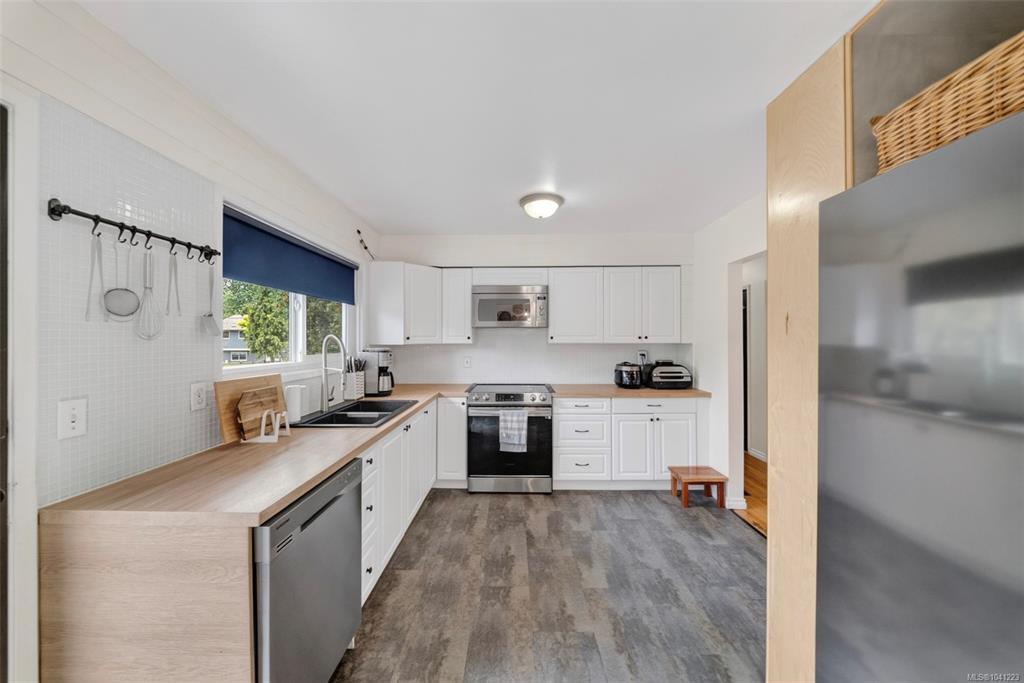 Fourth View of 3023 Freethy Pl, Colwood, BC, V9B 2H3