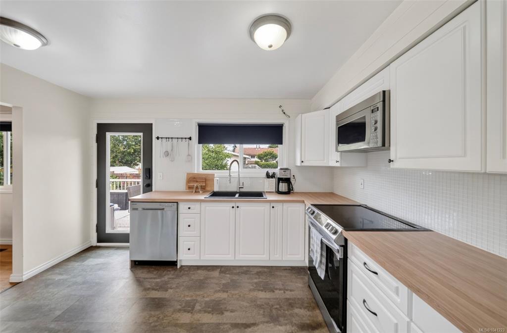 Fifth View of 3023 Freethy Pl, Colwood, BC, V9B 2H3
