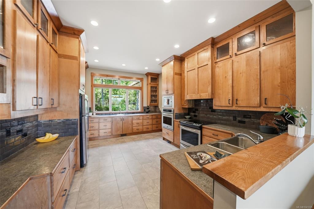Fifth View of 1195 Spider Lake Rd, Qualicum Beach, BC, V9K 2L7