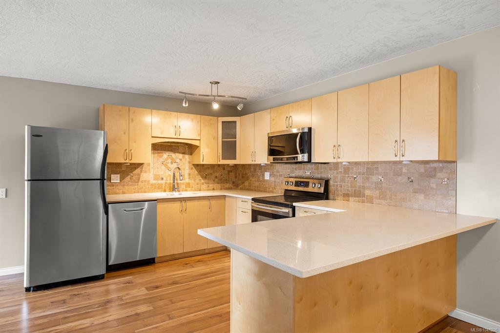 1525 Hillside Ave, 1041226, BC,