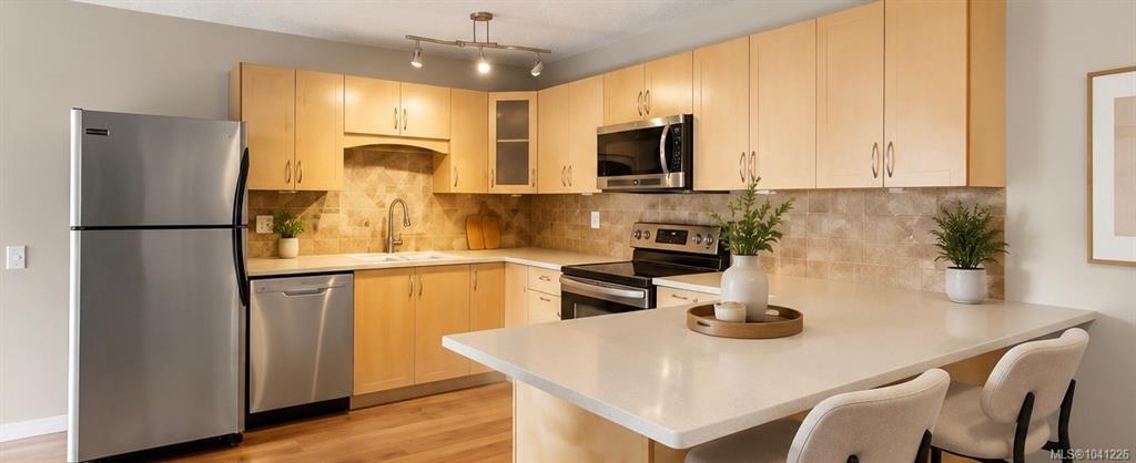 Third View of 1525 Hillside Ave, Victoria, BC, V8T 2C1
