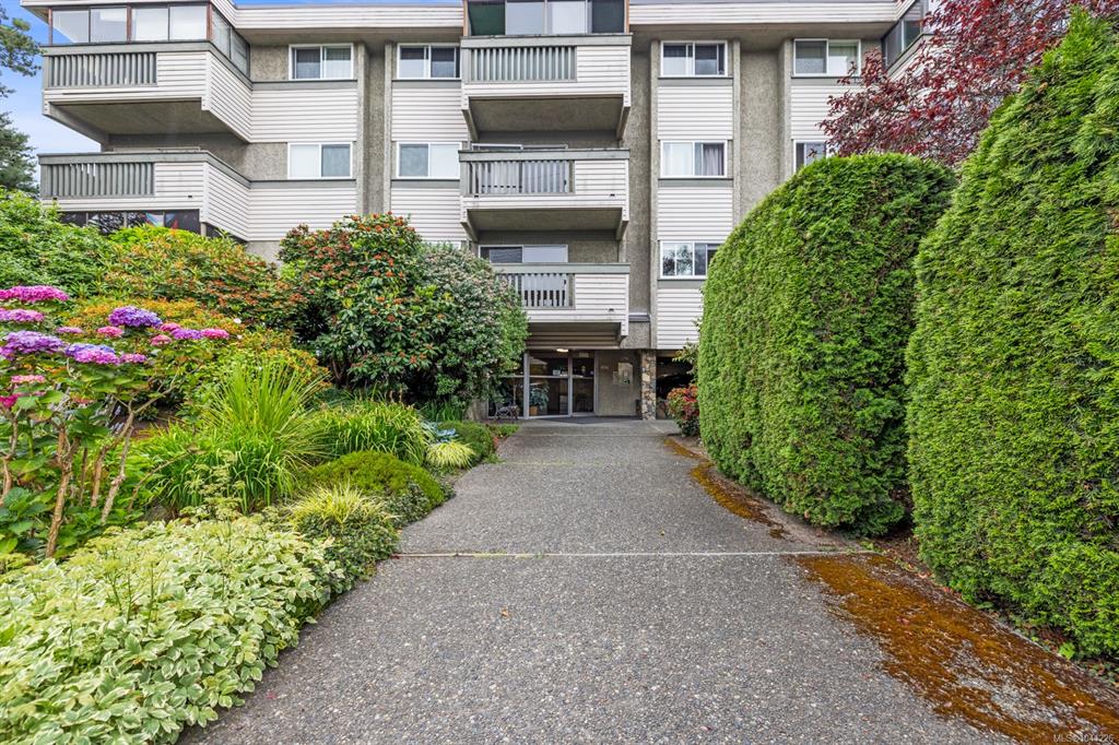 Fourth View of 1525 Hillside Ave, Victoria, BC, V8T 2C1