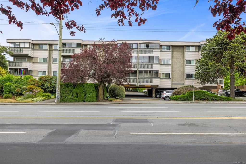 Fifth View of 1525 Hillside Ave, Victoria, BC, V8T 2C1