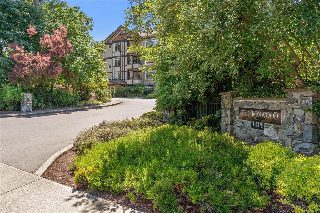 Fifth View of 1115 Craigflower Rd, The Ironwood, Esquimalt, BC, V9A 7R1