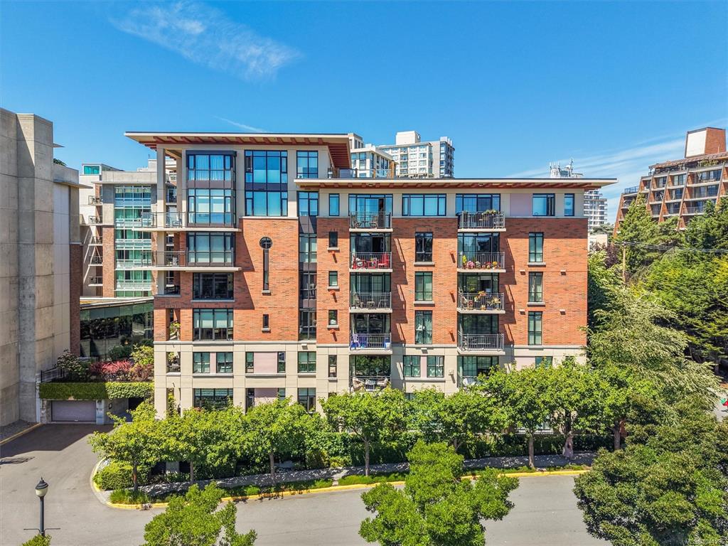 Second View of 827 Fairfield Rd, The City Place, Victoria, BC, V8V 5B2